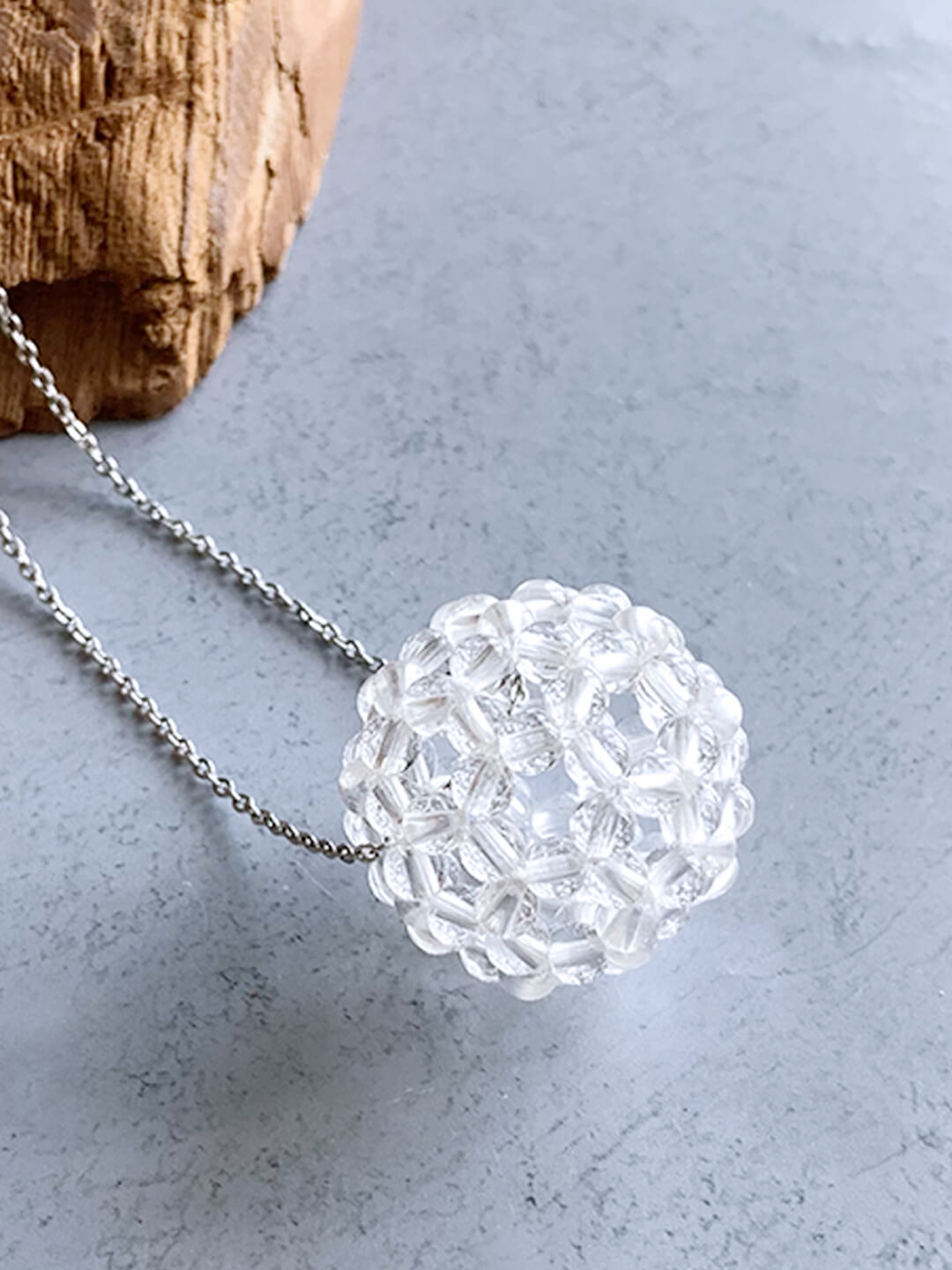宇宙のエネルギーと繋がる フラーレン ネックレス 4.3mm玉 水晶AAA（直径約2.8cm）