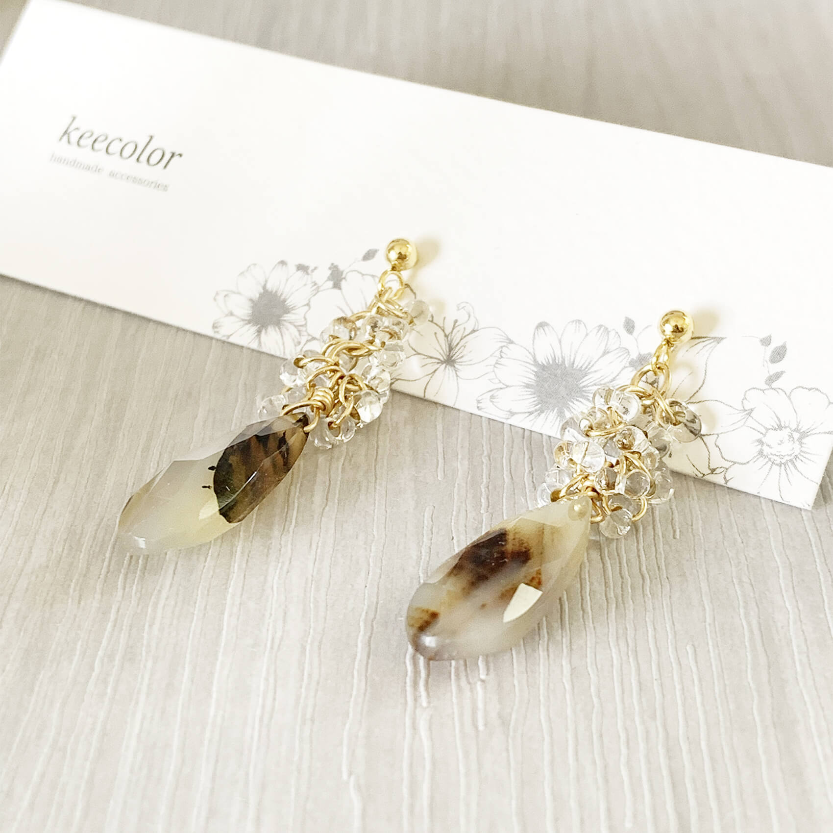 モンタナアゲート ポンポンピアス